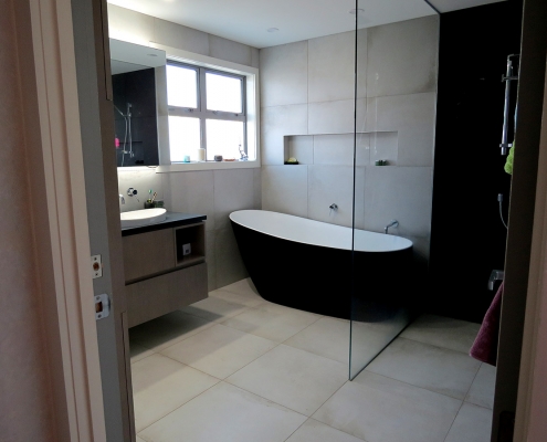 image of a black and white bathroom